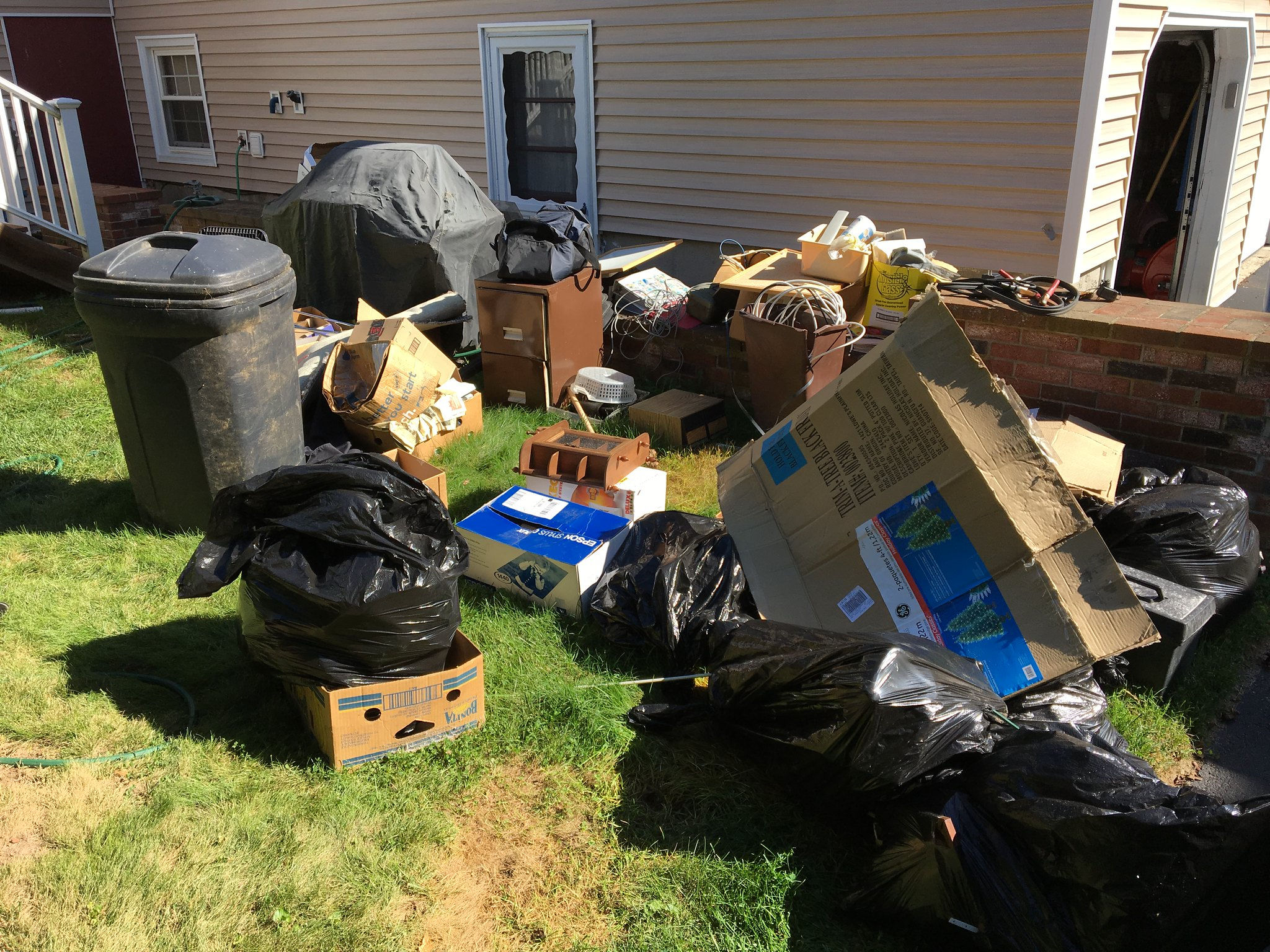 Declutter Responsibly with Safe Junk Disposal Methods